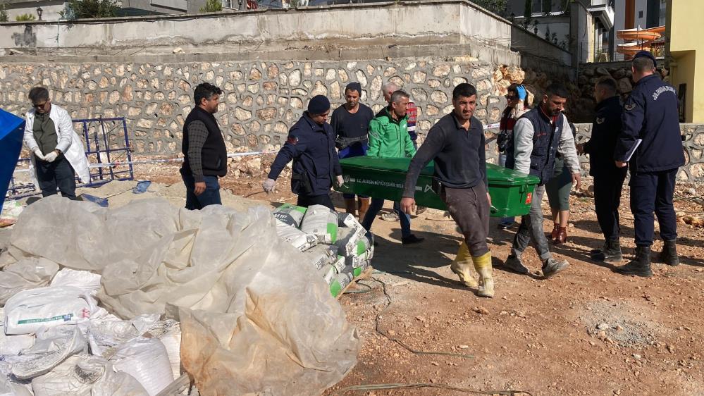 8. kattan düşen işçi hayatını kaybetti