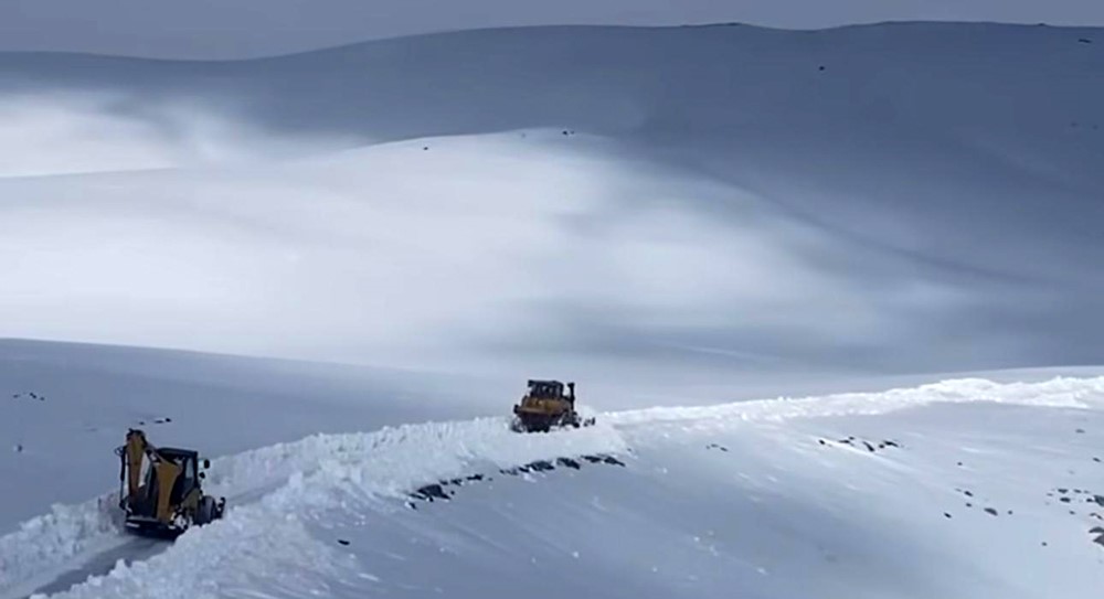 Şırnak'ta kar esareti sürüyor