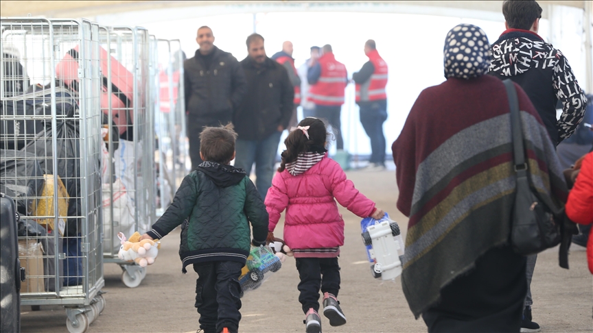 Yerlikaya: 9 Aralık'tan bu yana 81 bin 576 Suriyeli ülkesine döndü