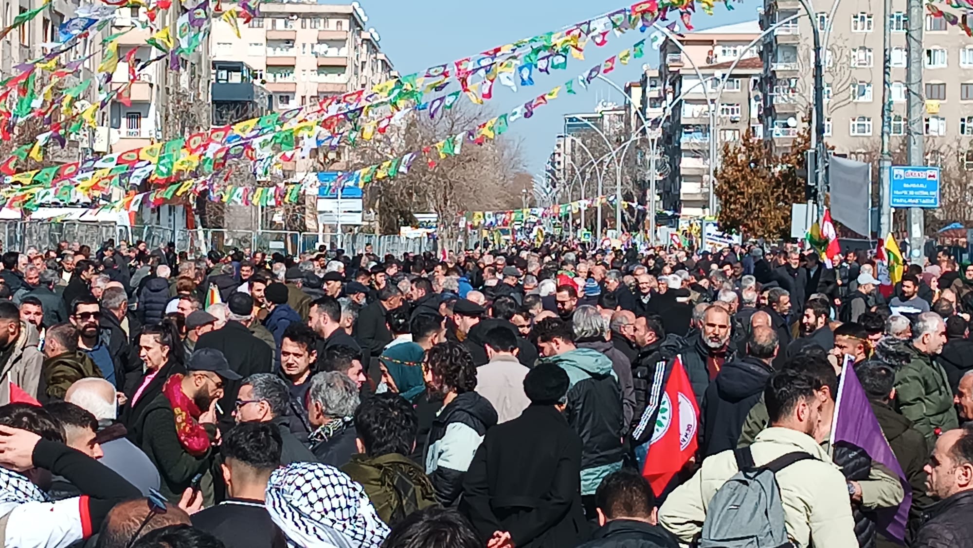 VİDEO - Diyarbakır’da 'Barış için özgürlük' mitingi