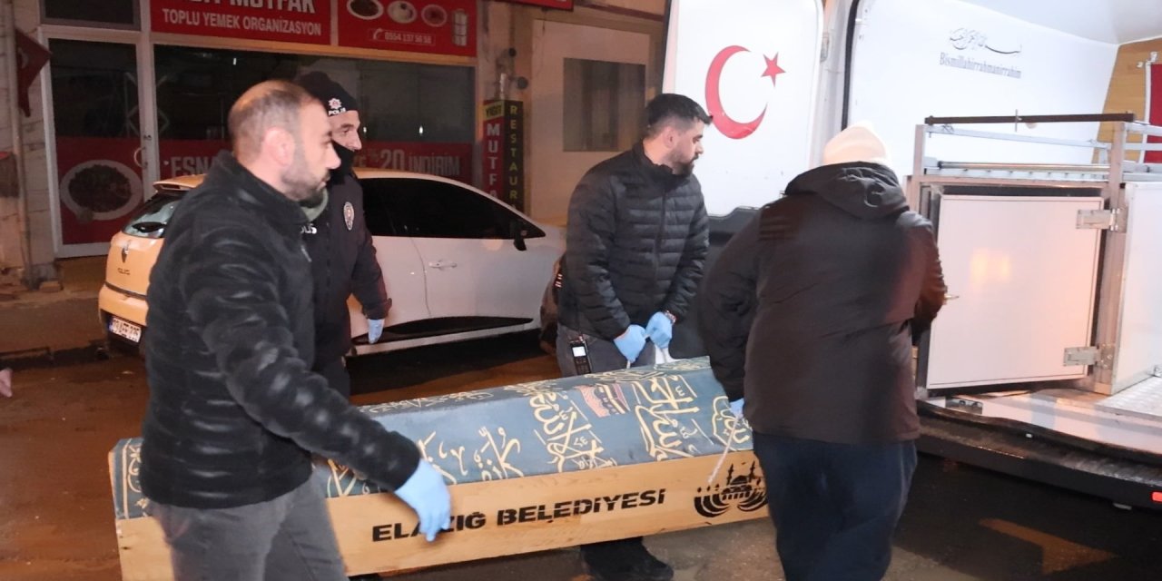 Elazığ'da genç kadın apartta ölü bulundu