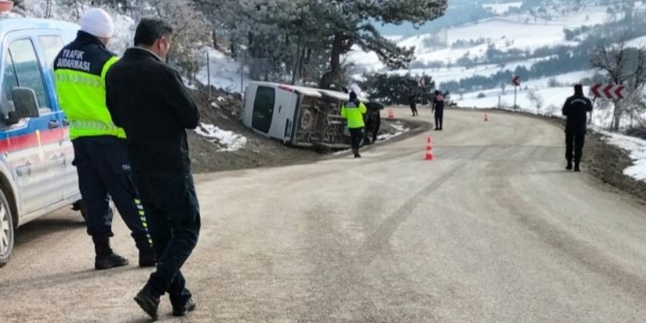 Bolu'da işçi servisi devrildi: 22 yaralı