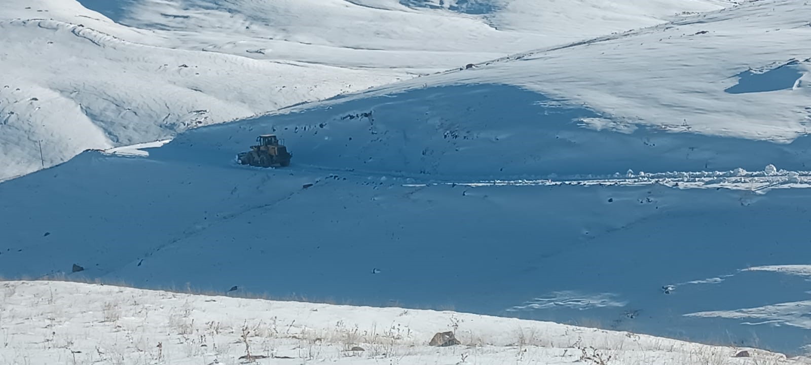 Siirt’te karla mücadele çalışmaları devam ediyor