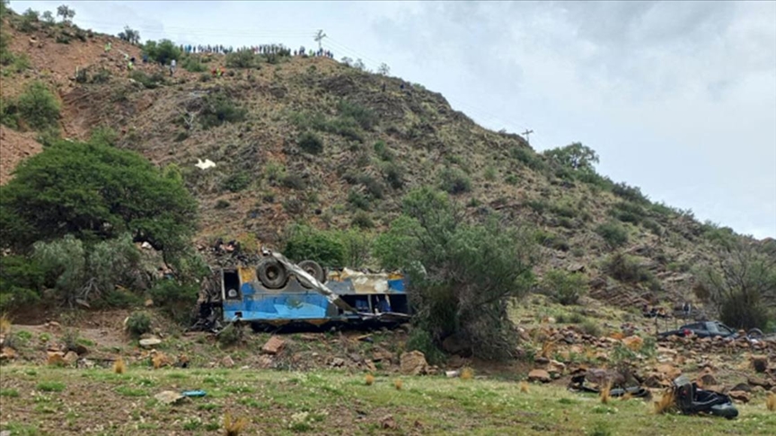 Bolivya'da otobüs uçuruma yuvarlandı: 31 kişi öldü