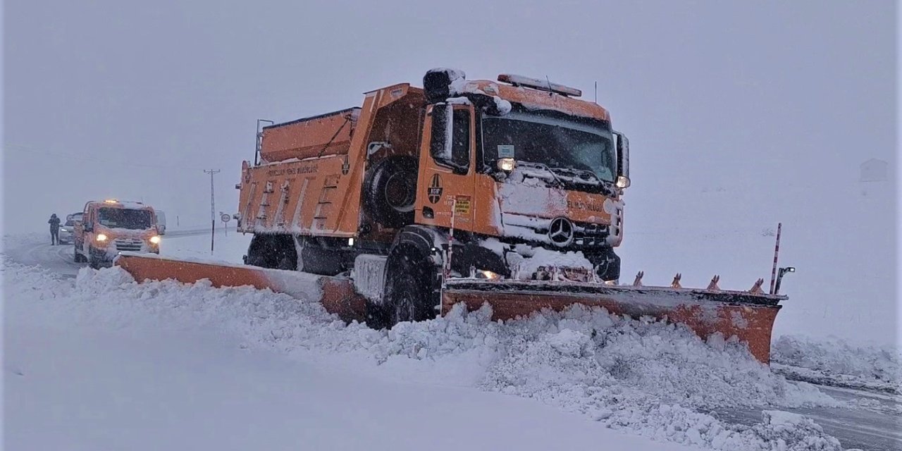 Kulp karayolu ulaşıma kapatıldı