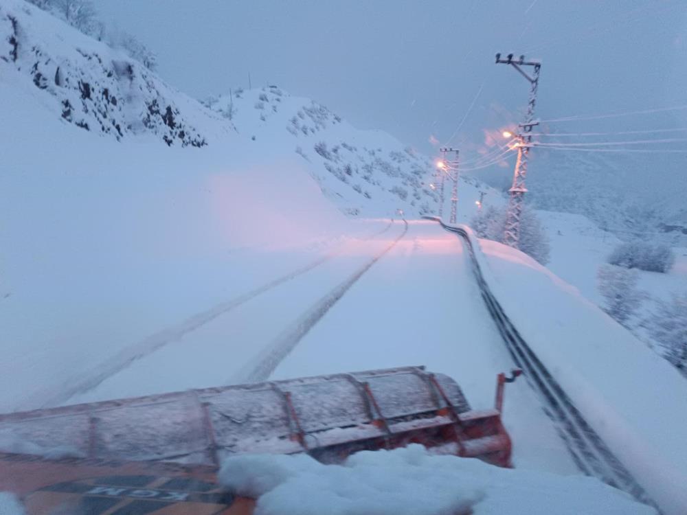 Şırnak'ta 27 köy yolu ulaşıma açıldı