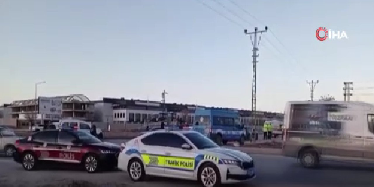 Polis aracına TIR çarptı: 1 şehit, 2 yaralı