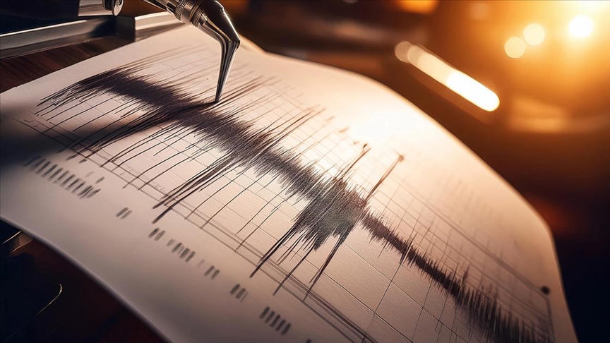 Endonezya'da 6,1 büyüklüğünde deprem