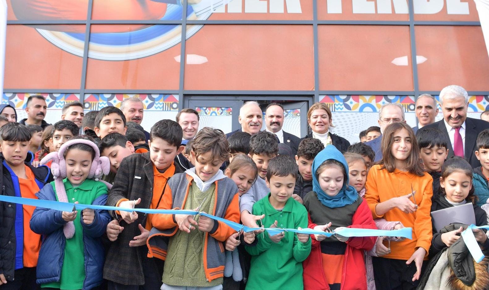 Vali Zorluoğlu Eğil Gençlik Merkezi açılışına katıldı