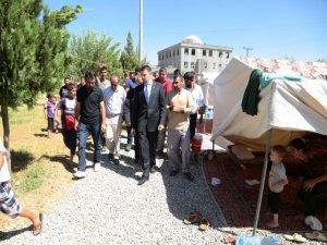 ABD Konsolosu Silopi'deki Êzidileri ziyaret etti