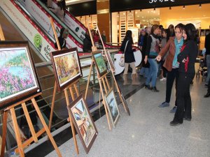 Diyarbakır'da sokak çocukları yararına resim sergisi açıldı