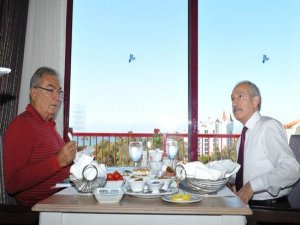 Kılıçdaroğlu ve Baykal kahvaltıda buluştu