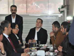 HDP Van'da 'seçilen eş başkanları' tanıttı