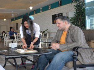 Diyarbakır'da 'Tak Puşiyi Ye Suşiyi' Restoranı