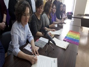 HDP'li adaylar LGBTİ Hakları Sözleşmesi'ni imzaladı