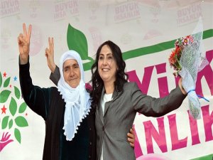 Yüksekdağ'dan 'Erdoğan'a sırt çeviren' kadınlara destek