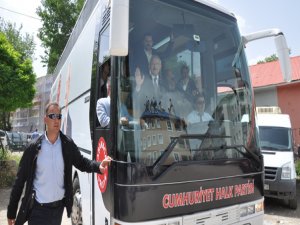 Kılıçdaroğlu halasının elini öpüp hayır duasını aldı