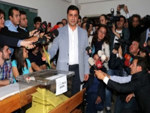 Demirtaş: Tüm Siyasi Partilerin Görevlileri Sandıklara Sahip Çıksın