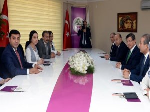 HDP ile Koalisyonun Görüşüldüğü Toplantıda "Çingene Kızı" Tablosu