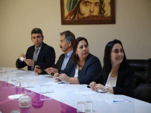 İsveç heyeti HDP'yi ziyaret etti