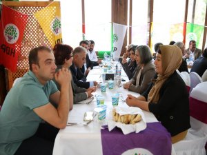 Eş Başkanlar Sur ilçesindeki muhtarlarla buluştu