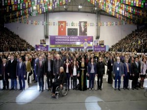 Demirtaş: 'Yeni anayasa için yol temizliği yapacağız'