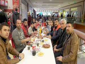 Şampiyon Karatecilere Ödül ve Yemek