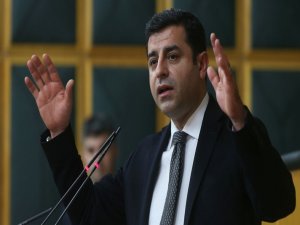 Demirtaş'tan Erdoğan'a: Ne terörün ne senin yanında olmak zorundayız