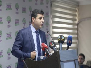 Demirtaş: Başbakan TOKİ’nin taşeronu gibi