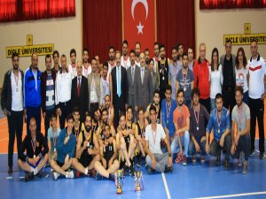 BASKETBOL TURNUVASINDA DİYARBAKIR MESLEK YÜKSEKOKULU RÜZGARI