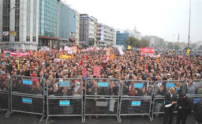 'Devletin Alevisi olmayacağız' diyen Aleviler Kadıköy'e akıyor