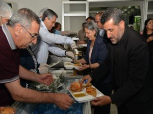 Eş başkanlar vatandaşlarla birlikte oruçlarını açmaya devam ediyor