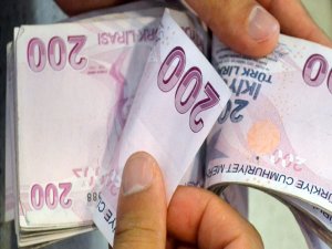 CARİ AÇIK NİSAN'DA 900 MİLYON DOLAR AZALDI