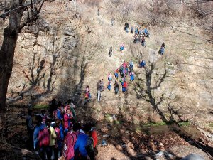 Her gün dereleri, tepeleri, dağları aşıyorlar