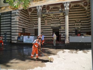 Büyükşehir’den bayram öncesi genel temizlik