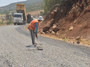 Çermik’in kırsal mahallelerinde asfaltlama sürüyor