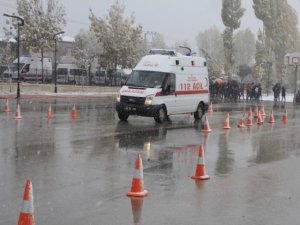 Ambulans şoförlerine ileri sürüş eğitimi