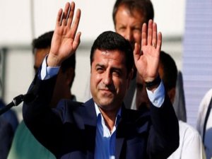 Demirtaş, cezaevinden şiir gönderdi: Sen de yak gemileri, daha güzel yak