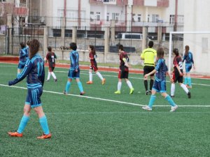 Kadınlar futbol maçında kavga çıktı