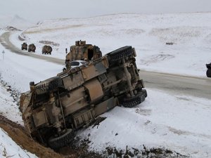 Van'da askeri araç devrildi: 3 asker hayatını kaybetti, 18”i yaralı