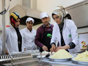 Diyarbakırlı kadınlar erkeklerin tahtına göz dikti