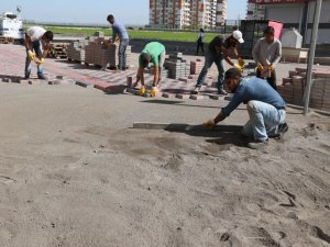 Bağlar Belediyesi'nin yol çalışmaları devam ediyor