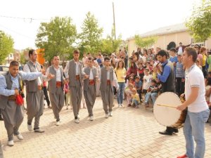 Kayapınar’da Kültür Sanat sokağa taşındı