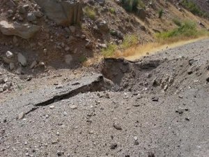 Karayoluna tuzaklanan patlayıcı imha edildi