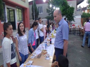 Kulp’ta TEOG'da dereceye giren öğrencilere yemek verildi