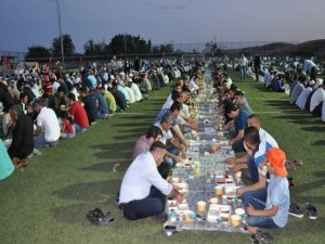 Silvan'da 3 bin kişi kardeşlik sofrasında iftar yaptı