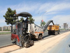 Elazığ Caddesi'ndeki asfalt çalışması sürüyor