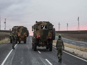 Askeri aracın geçişi sırasında patlama