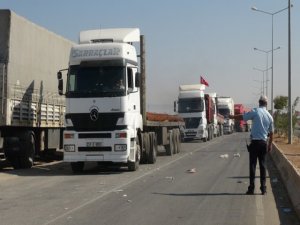 Öncüpınar Sınır Kapısı'nda yoğunluk