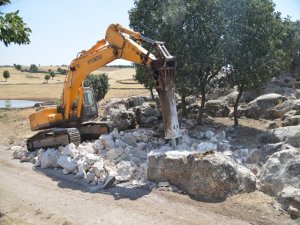 Dicle’nin kırsal mahalle yolları yenileniyor